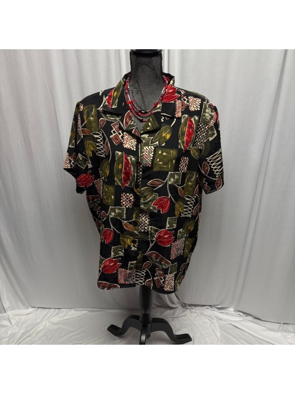 Ship 'n Shore Blouse Womens Size 18W Black Leaf Pattern Short Sleeve Button Up
